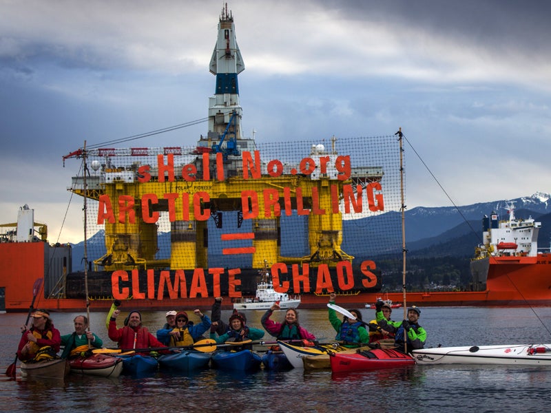 Kayaktivics集会反对壳牌石油公司和西雅图港北冰洋钻探
